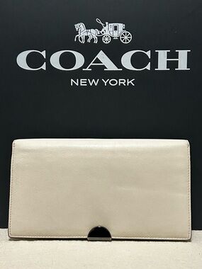COACH Dreamer Smooth Leather Long Wallet in Chalk
